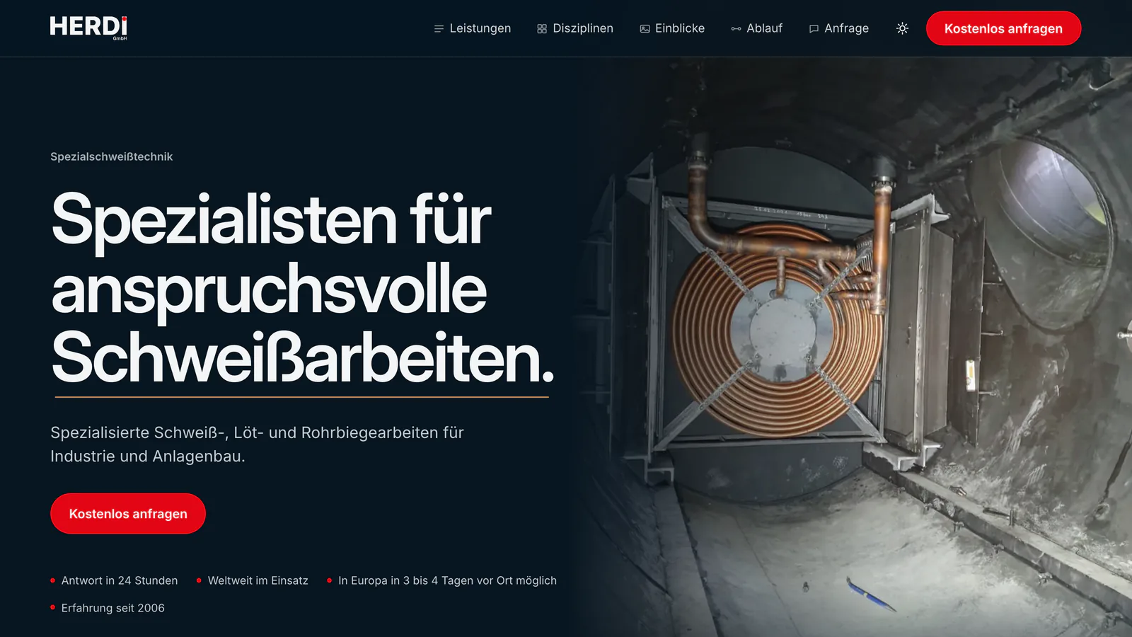 Website herdi-group.de am Rechner, Hero mit einem Wärmetauscher aus der Werkstatt.