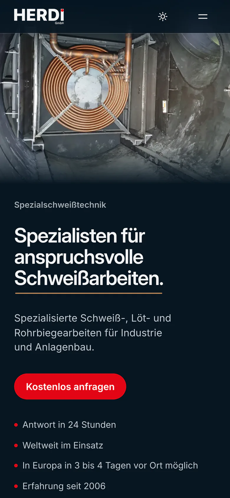 Website herdi-group.de am Handy, Hero mit einem Wärmetauscher aus der Werkstatt.