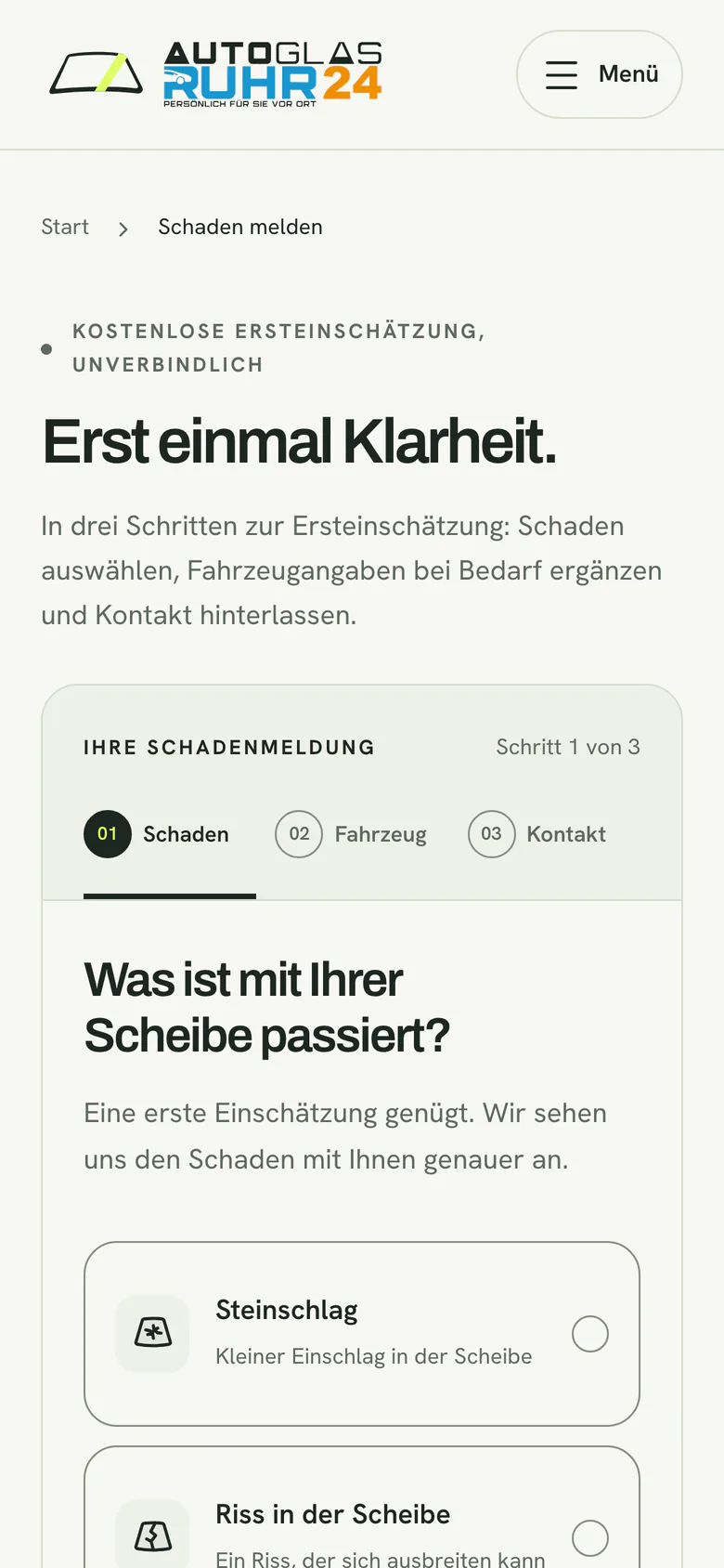Website autoglas-ruhr24.de am Handy, Schadenmeldung mit den drei Schritten Schaden, Fahrzeug und Kontakt.