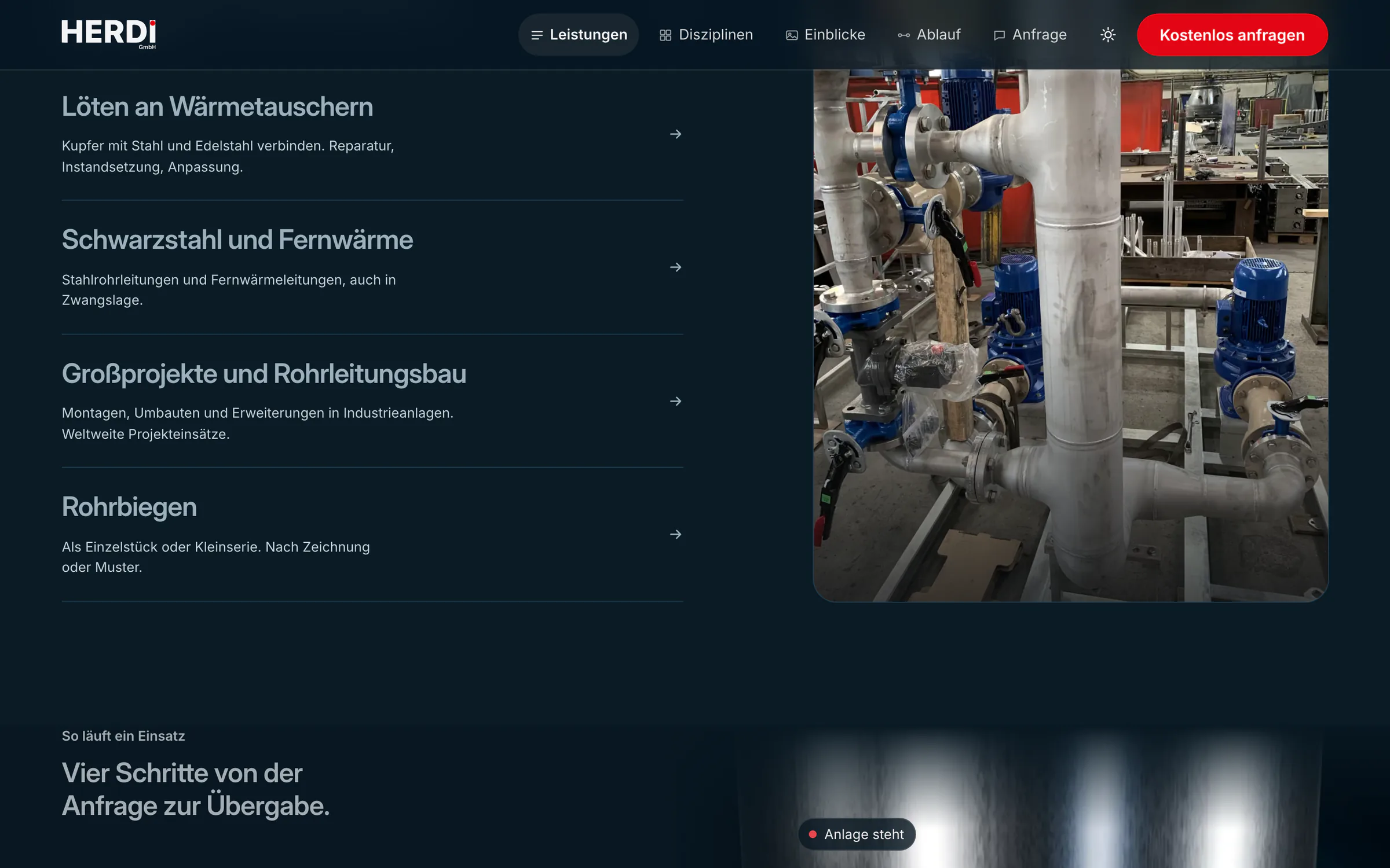 Website herdi-group.de am Rechner, Leistungen wie Löten an Wärmetauschern, Schwarzstahl und Fernwärme, Großprojekte und Rohrbiegen mit Foto aus einem Einsatz.